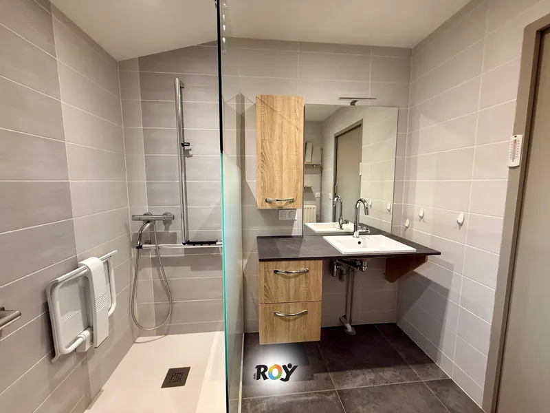 Salle de bain PMR — Saint-Pardoux-Soutiers (79)