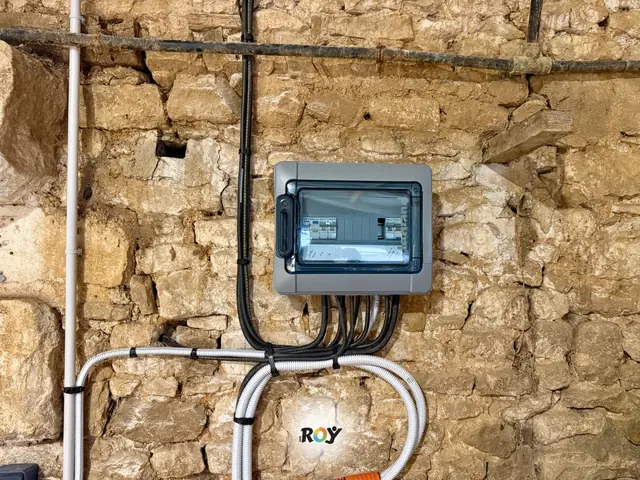 Coffret de protection pour borne à Champdeniers (79), réalisé par ROY HABITAT