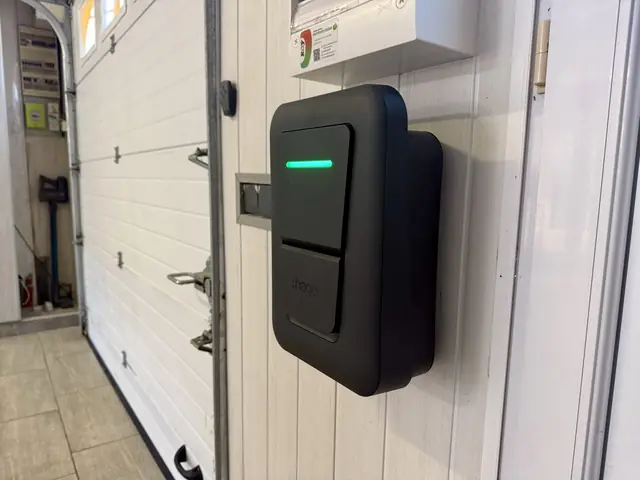 Borne de recharge en garage à Adilly (79), réalisé par ROY HABITAT