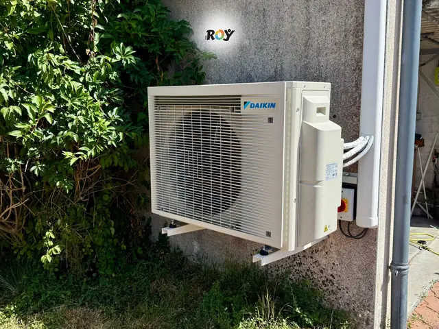 Climatisation de la pièce de vie à Mazières-en-Gâtine (79), réalisé par ROY HABITAT
