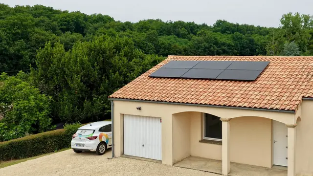 3 kWc et climatisation gainable à Boivre-la-Vallée (86), réalisé par ROY HABITAT