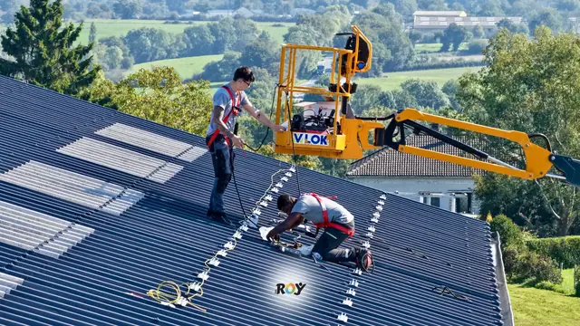 Photovoltaïque sur bac acier, 8 kWc à Parthenay (79), réalisé par ROY HABITAT