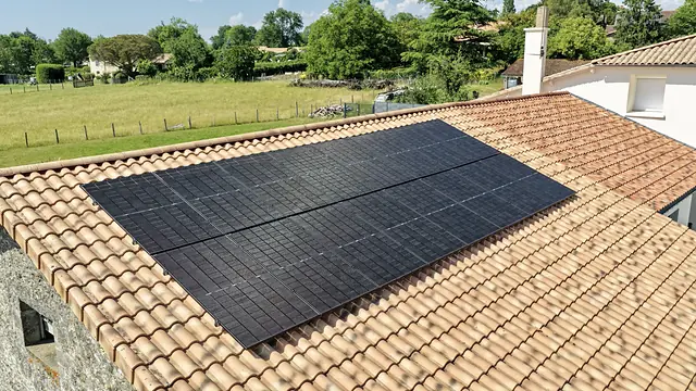 Installation photovoltaïque, 8 kWc à Saint-Pardoux-Soutiers (79), réalisé par ROY HABITAT — vue 1