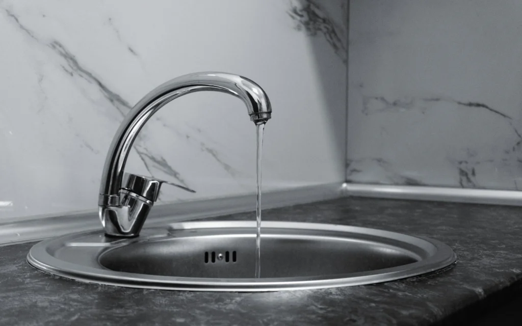 Eau calcaire en Deux-Sèvres : faut-il installer un adoucisseur d&rsquo;eau ?