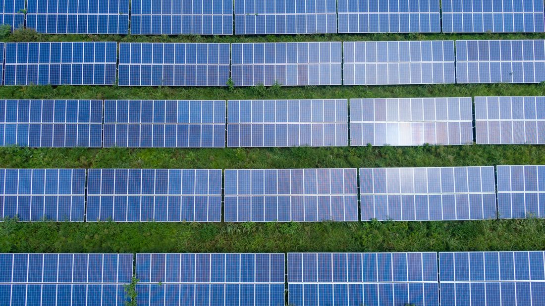 Panneaux photovoltaïques produisant de l'électricité en Deux-Sèvres