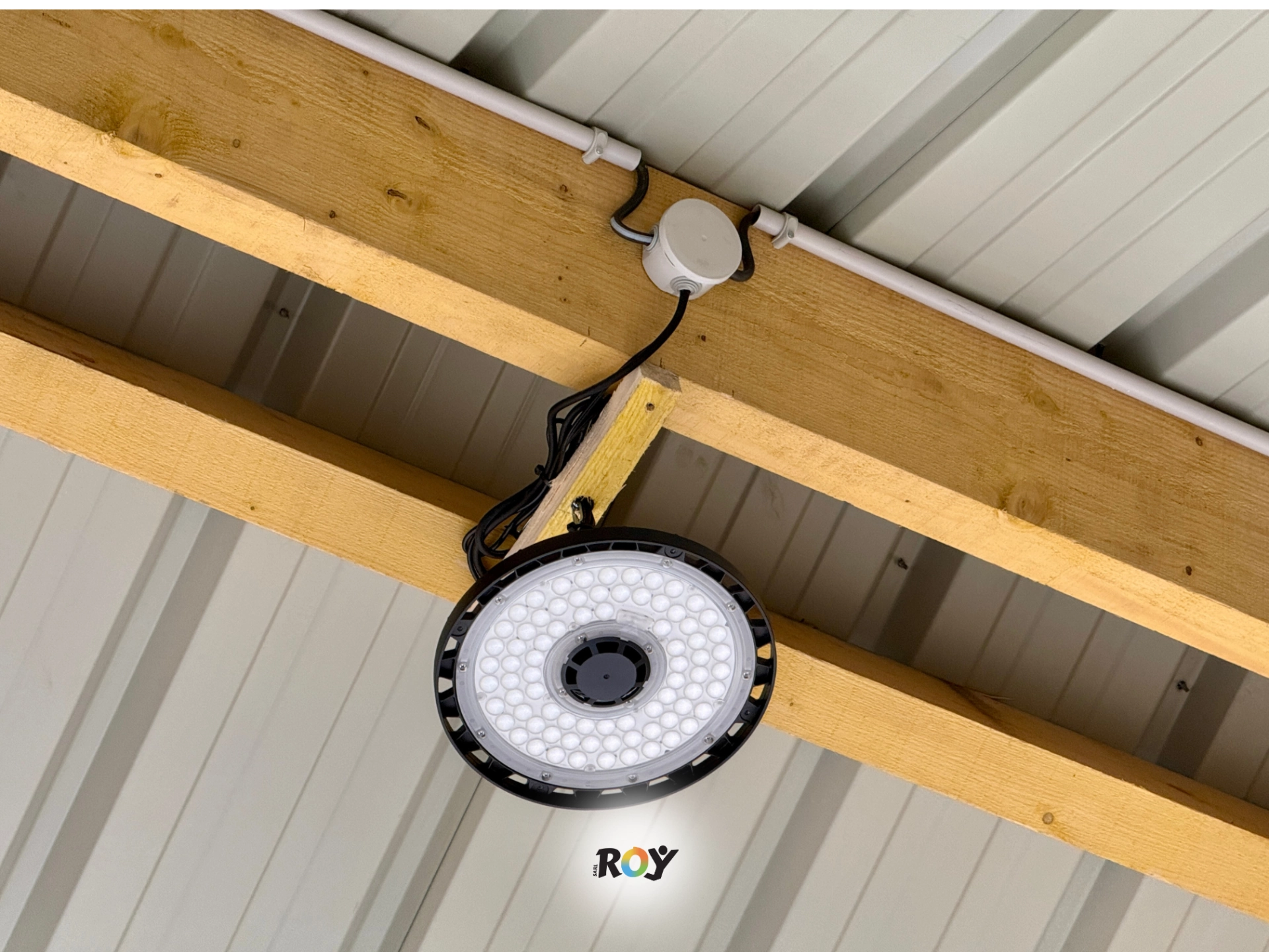 Luminaires suspendus industriels — Saint-Pardoux-Soutiers (79) | ROY HABITAT