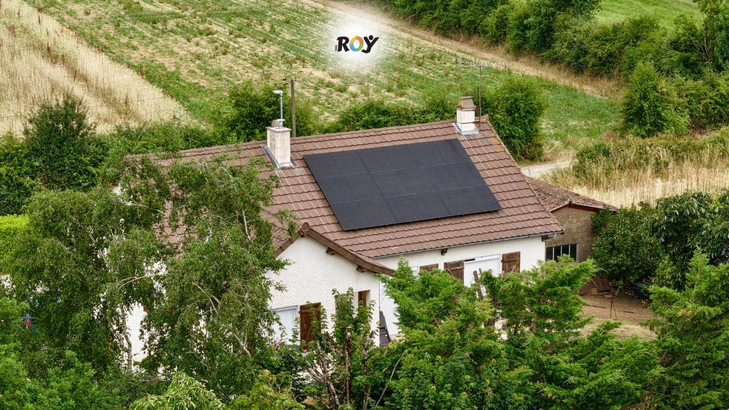 Installation photovoltaïque 4,5 kWc — Ayron (86) | ROY HABITAT