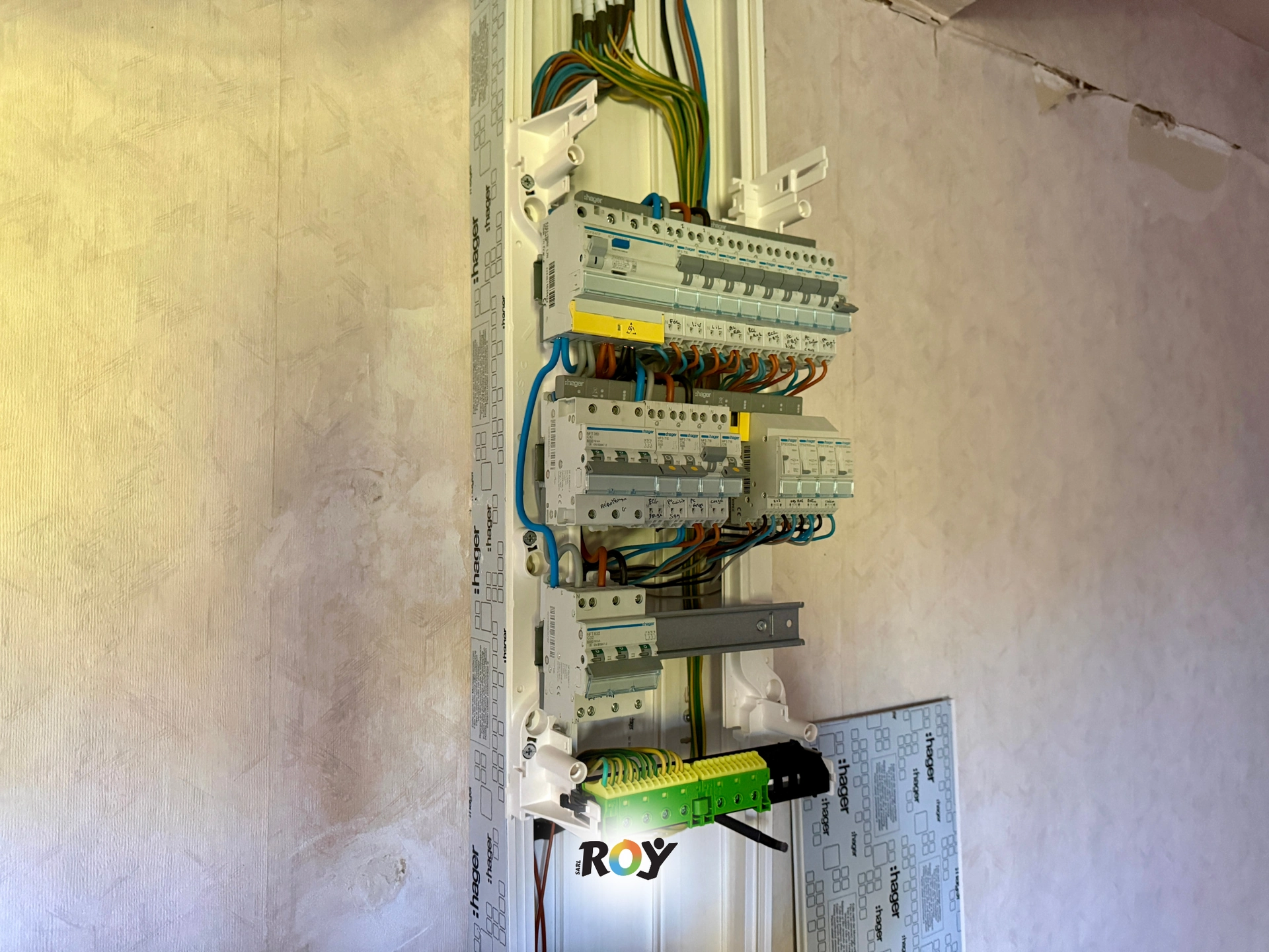 Rénovation électrique — Oroux (79) | ROY HABITAT