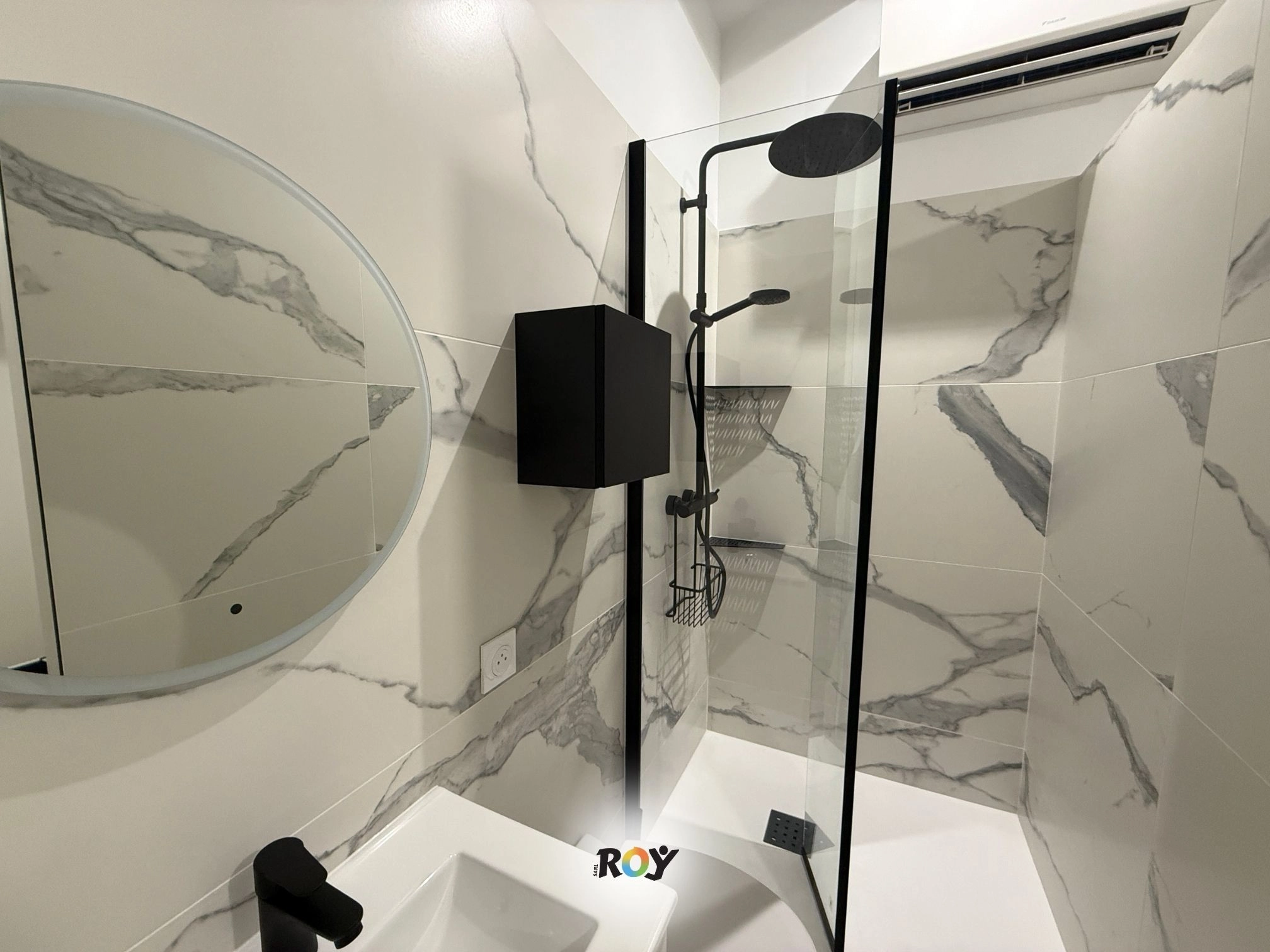 Salle de bain compacte — Vasles (79) | ROY HABITAT