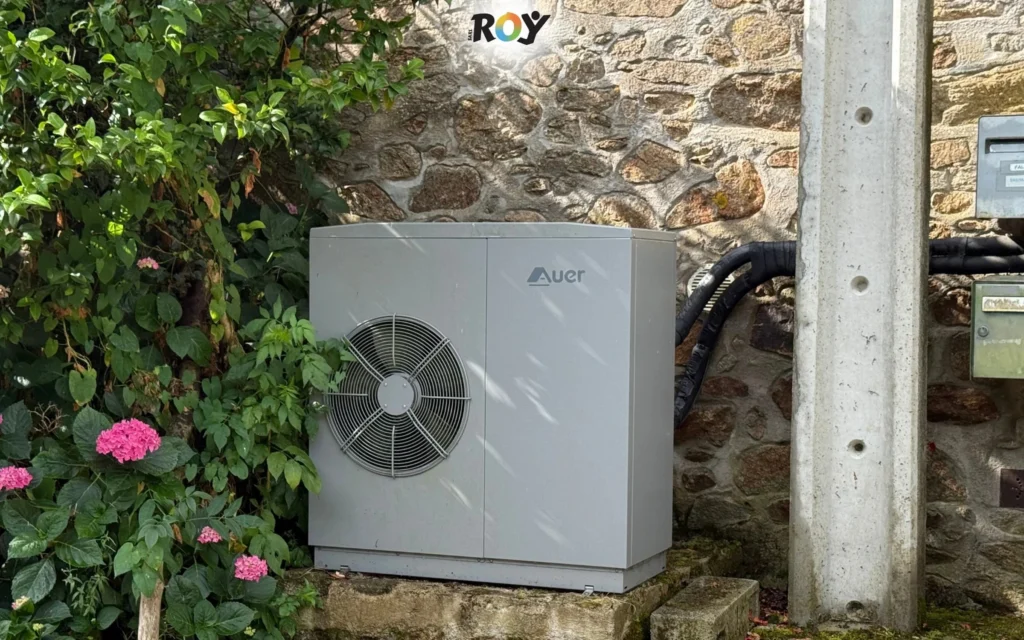 Entretien d'une pompe à chaleur air/eau installée par ROY HABITAT à Parthenay (Deux-Sèvres)
