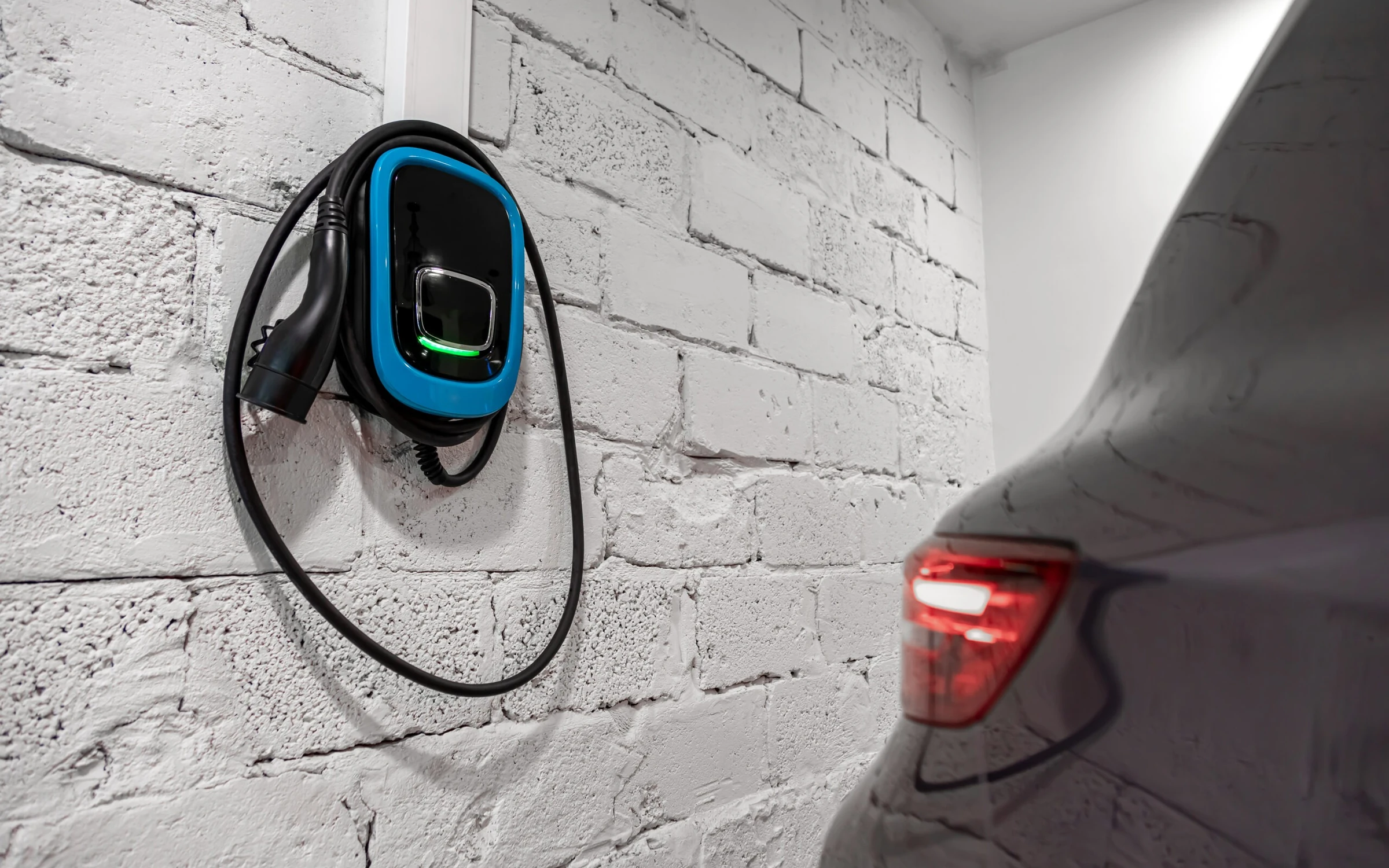 Recharge d'une voiture électrique à domicile : combien coûte la recharge d'une Renault chez soi